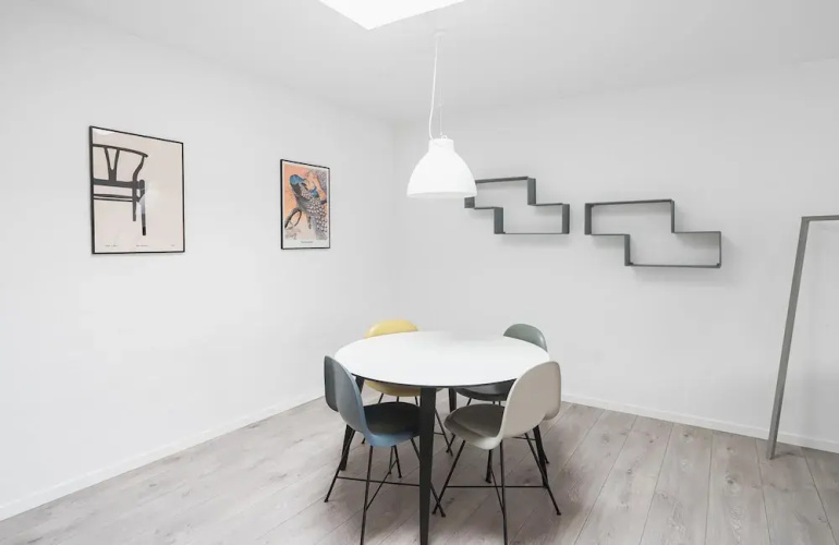 Fantastic Apartment w French Balcony