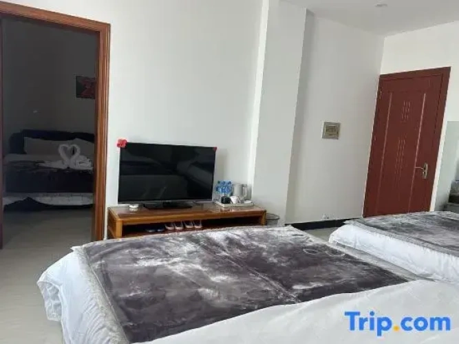 Economy Quadruple Family room
