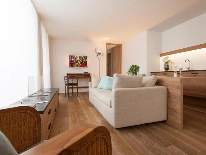 Suite with lake view