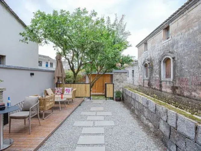 Shi'er Yiqiantong Courtyard