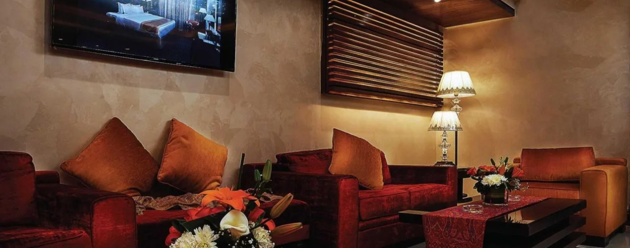 Seven Roses Hotel