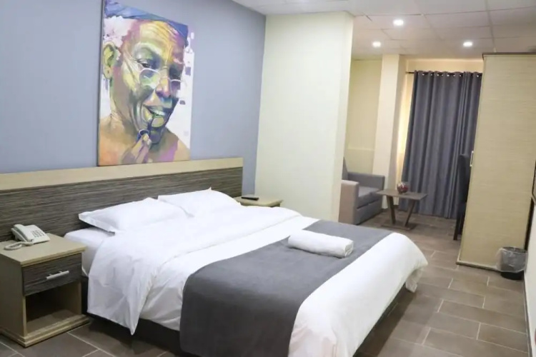 Paragon Gardens & Suites