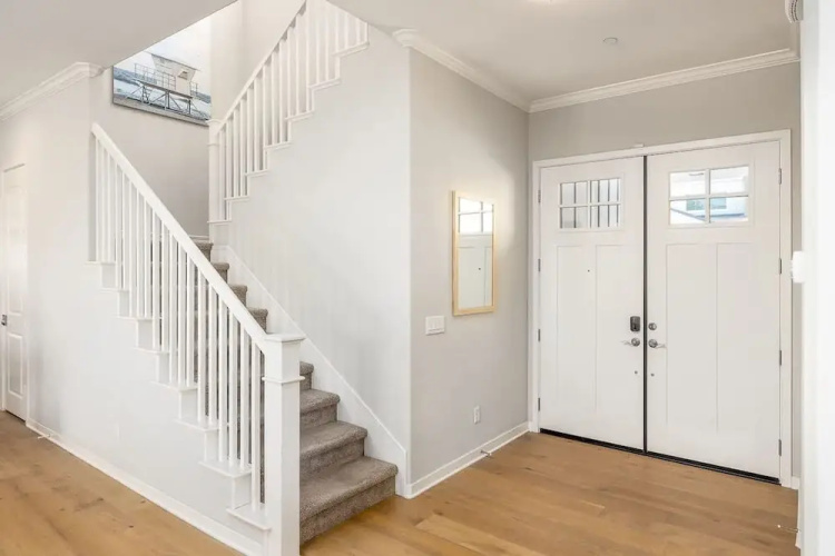 Large 4 Bedroom Close To Beach