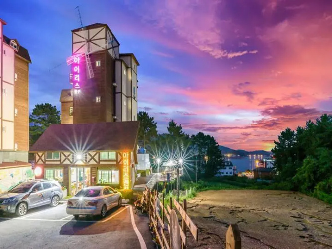 Poonchamaeul Iris Pension