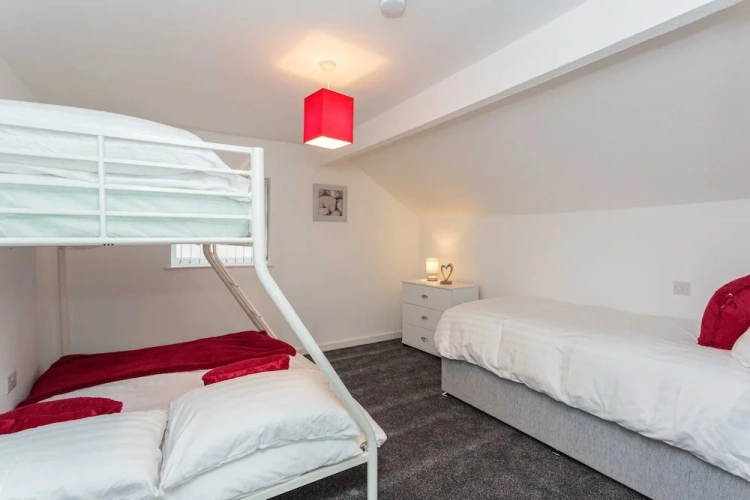 Sextuple Family Suite