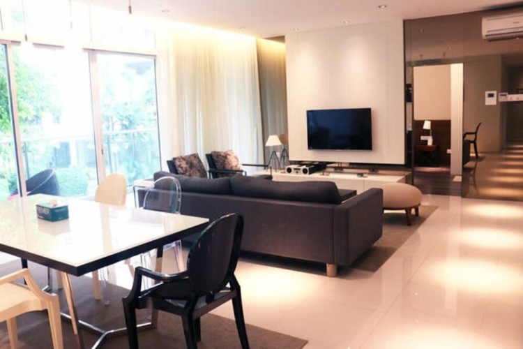 4 Bedrooms Apartment with balcony