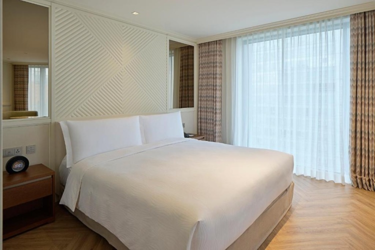 Premier Double room with city view
