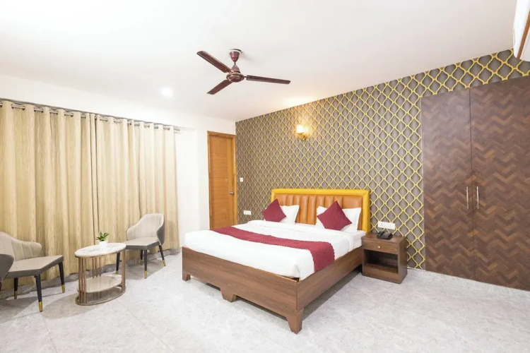 Divine Hotels & Banquets