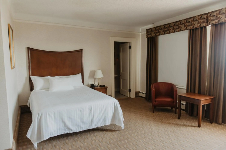 Prince Arthur Waterfront Hotel & Suites