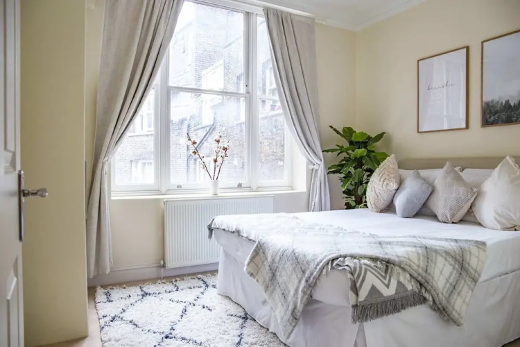 Charming Charing Cross Flat