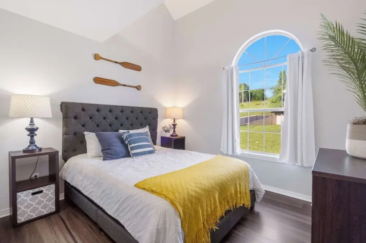 The Lazy Loft Stay for 4!