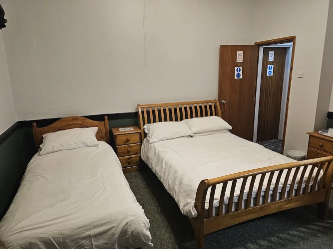 Standard Triple room