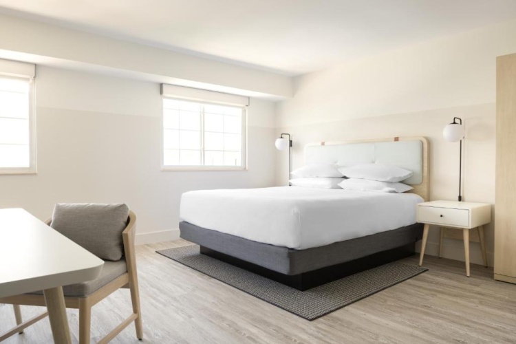 Standard Double room with partial ocean view