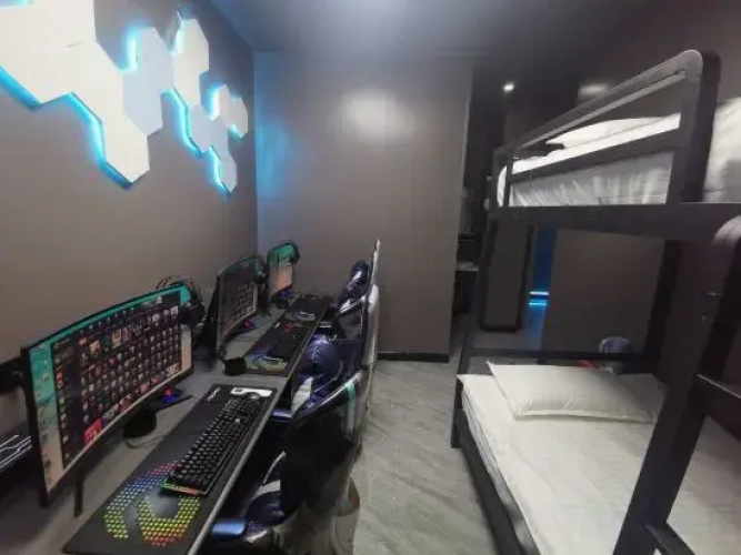 Space E-sports Hotel