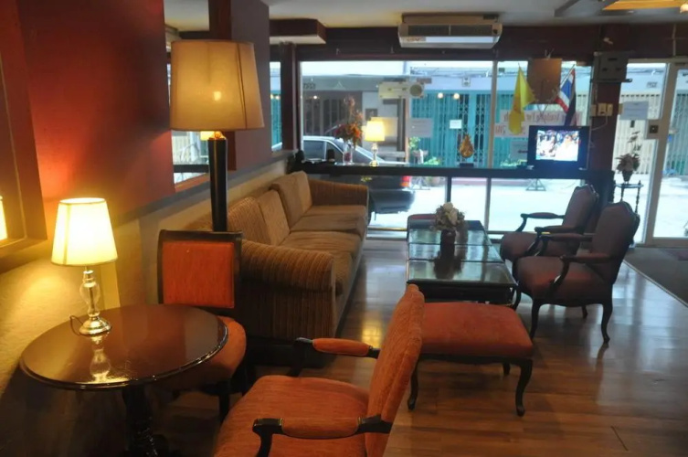 Check Inn Hostel @Phromphong