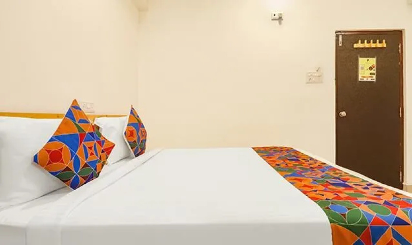 FabHotel Green Leaf