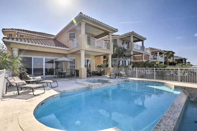 5 Bedrooms Cottage with balcony