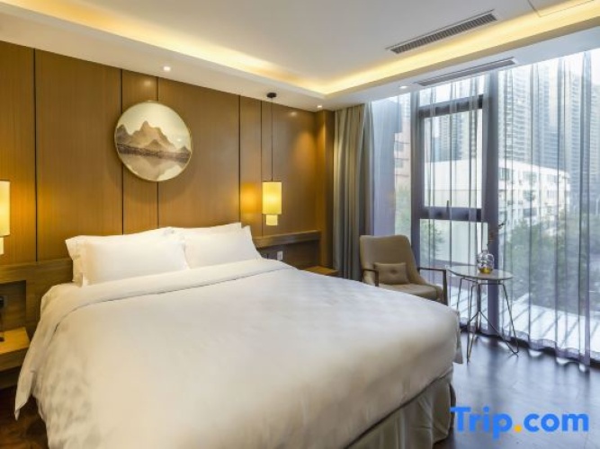 Classic Double Suite with park view