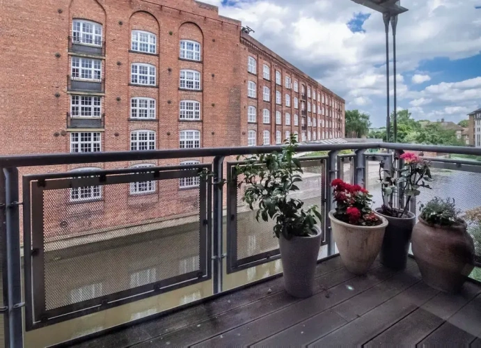 2 Bedrooms Apartment with river view