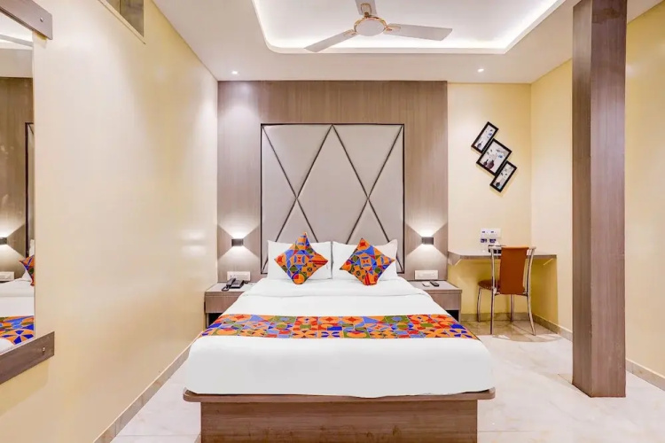 Fabhotel Abrol Suites