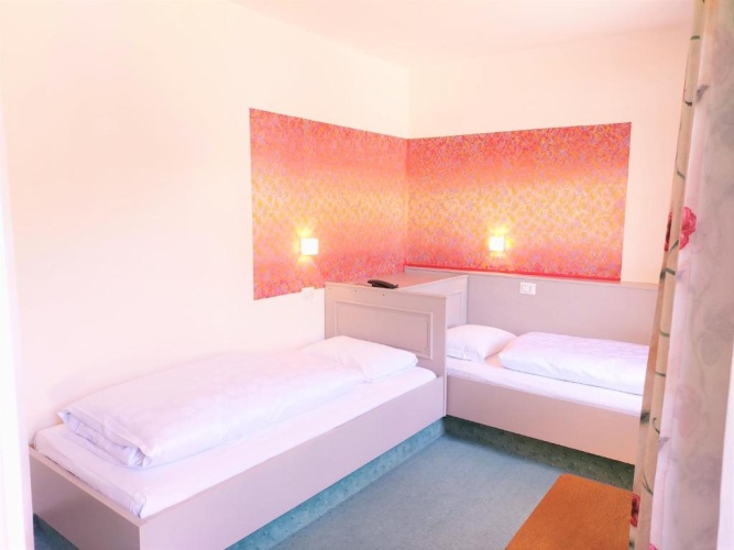 Standard Twin room with balcony