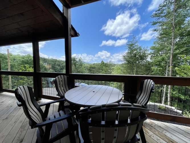 Bearly Behaving 2 Bedroom Cabin by RedAwning