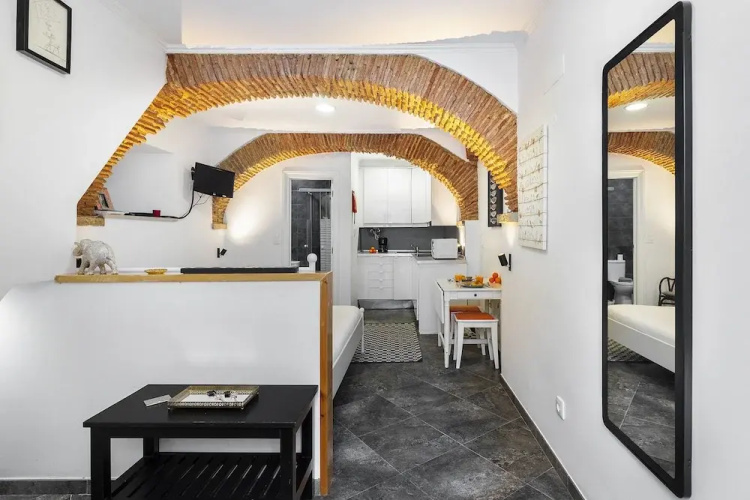 Cozy Alfama Haven: Perfect For Exploring Lisbon