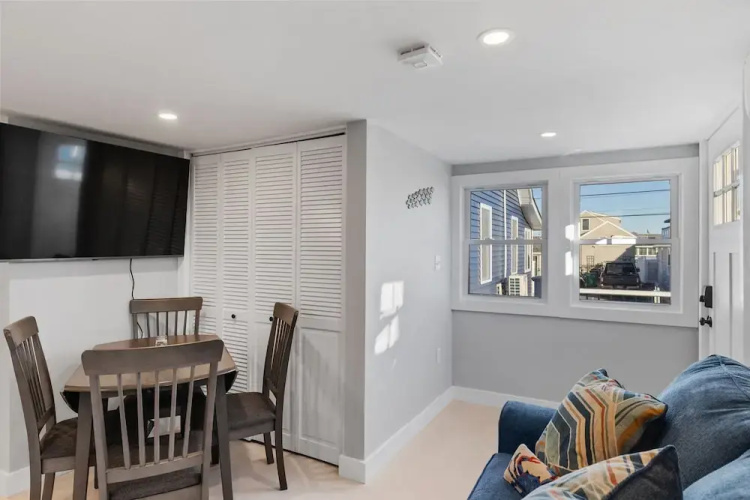 Modern Condo Perfect For Winter Rental