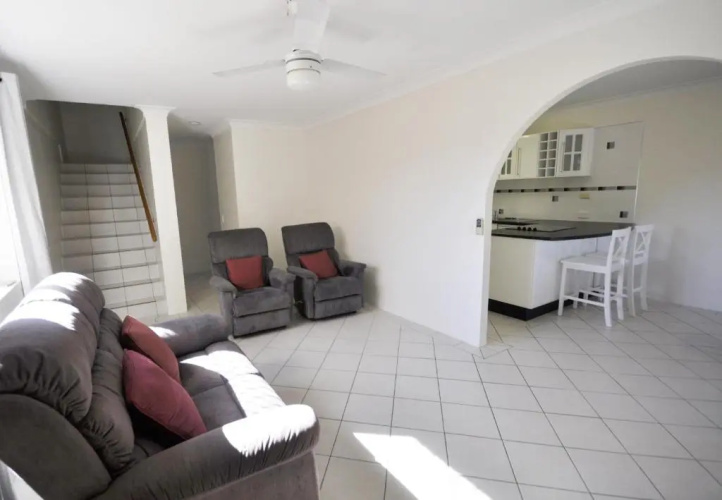 Crystal Waters-2 bed, 2 bathroom, Beachfront Unit!