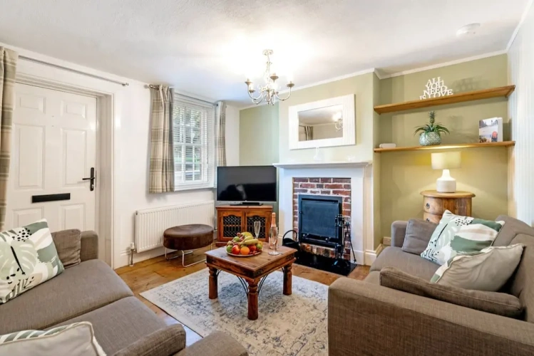 2 Bedrooms Quadruple Cottage