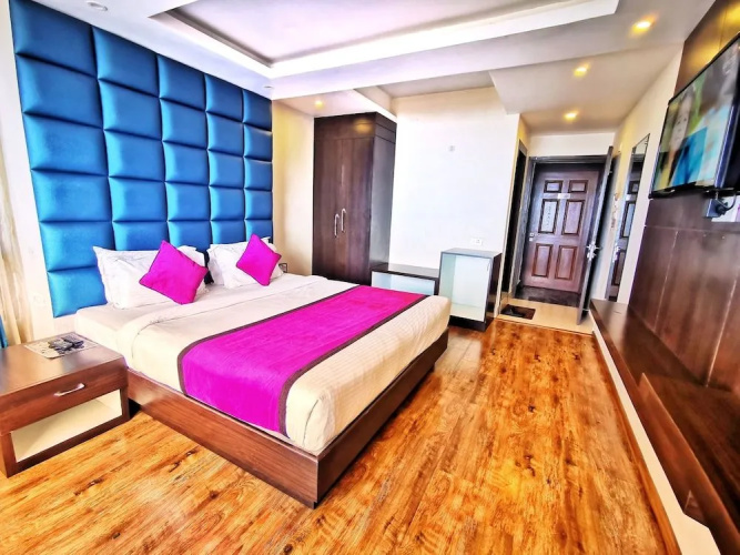 Hotel Pink Mountain