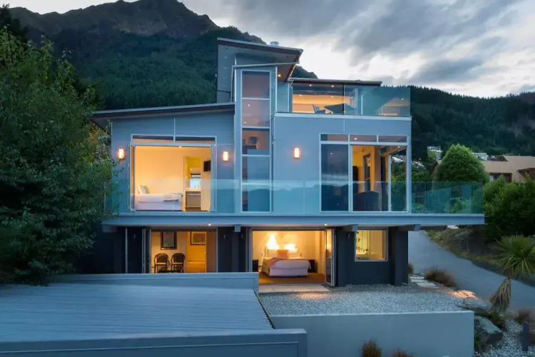 Anana House