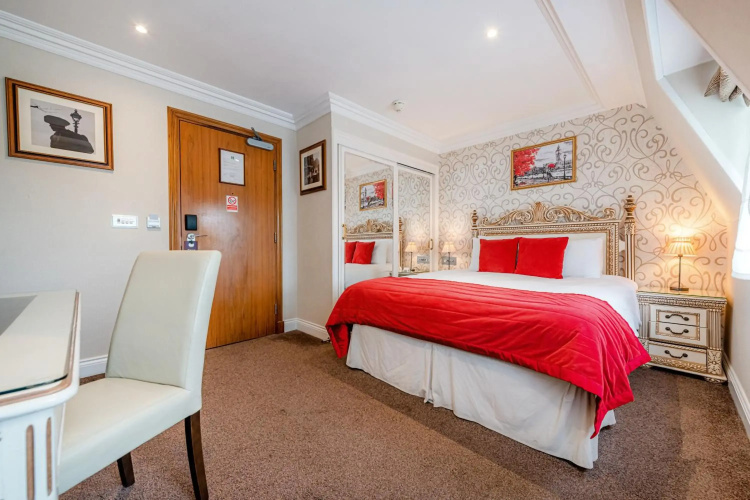 Ashburn Hotel
