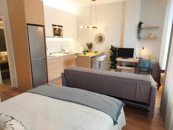 Charming Central Studio with AC