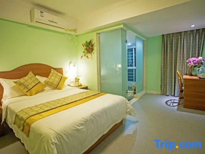 Quadruple Family Suite