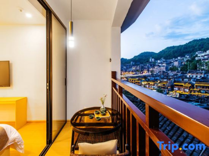 Phoenix Ancient View Homestay