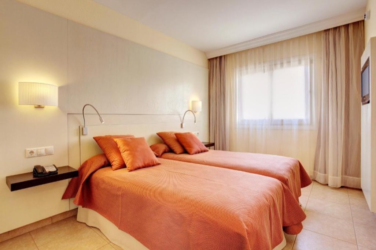 1 Bedroom Apartment with partial sea view