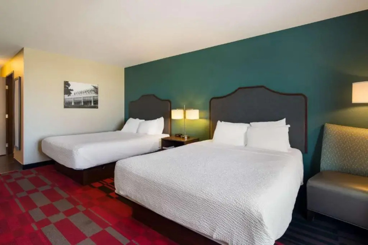Super 8 Bismarck North