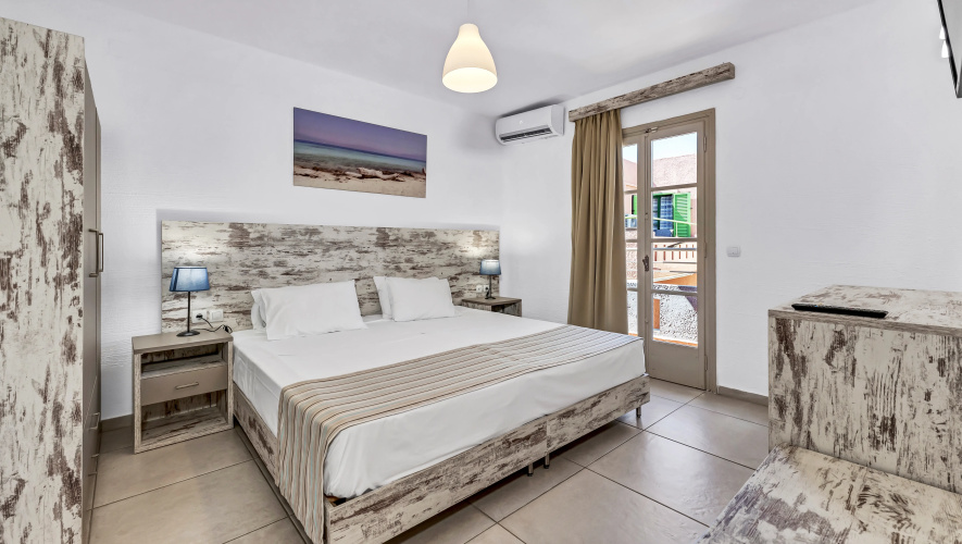 Evina Rooms & Suites