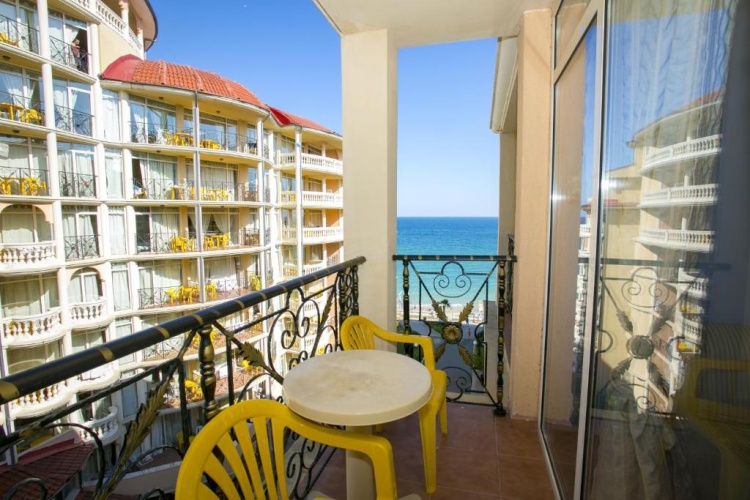 Suite with partial sea view