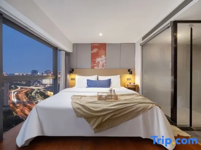 Standard Double room with city view
