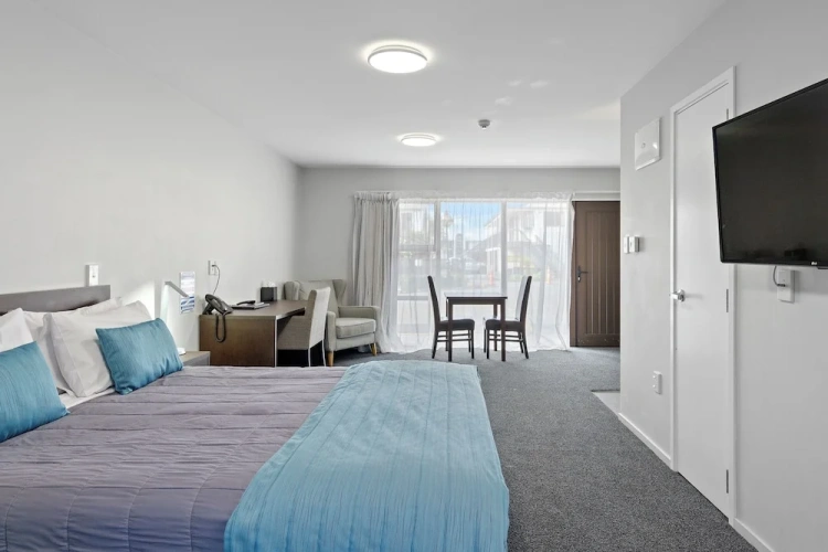 Superior Double Suite with courtyard view