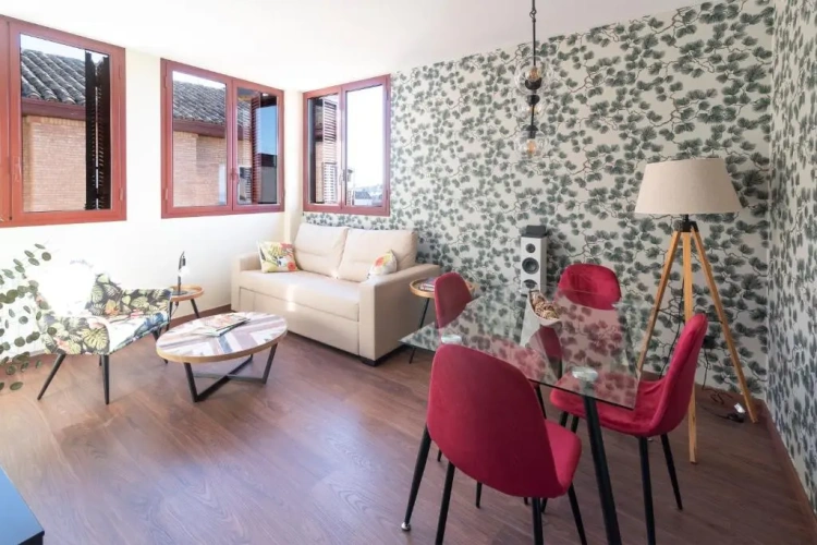 2 Bedrooms Apartment