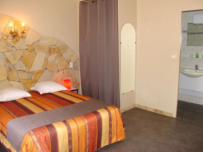 Hôtel et Studios Les Amandiers
