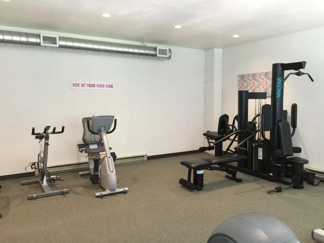 Condo - Pets OK - Fireplace, Sleeps 4!