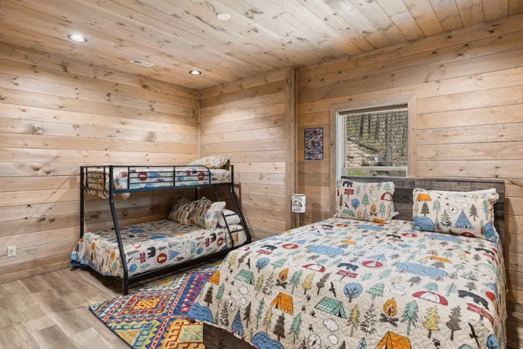 Stepping Stone 4 Bedroom Cabin by RedAwning