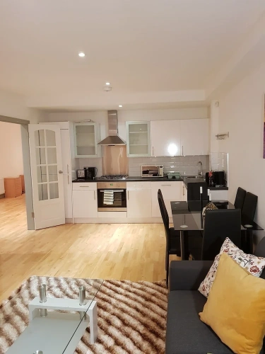 2 Bedrooms Luxury Apartment with garden view