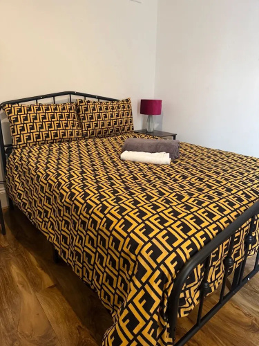 2 Bed Flat - Sleeps 4 - Parking - Wifi