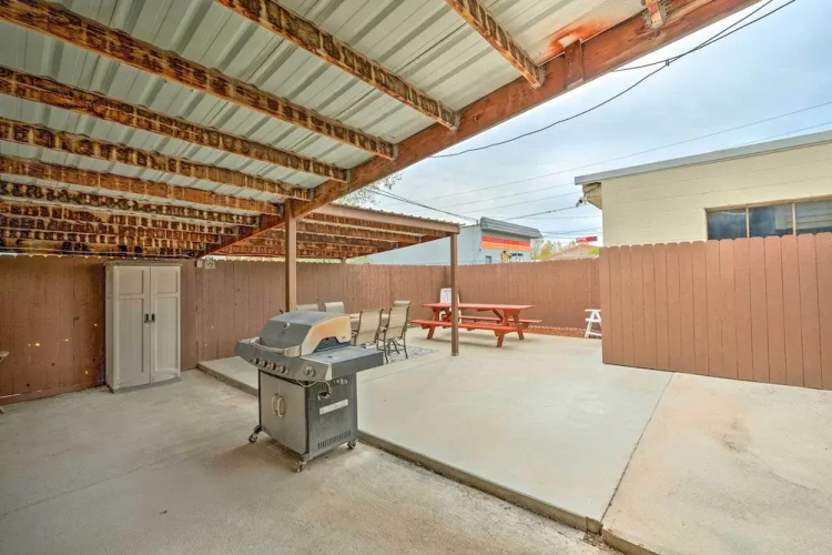 Caldwell House w/ Grill ~ 1 Mi to Downtown!