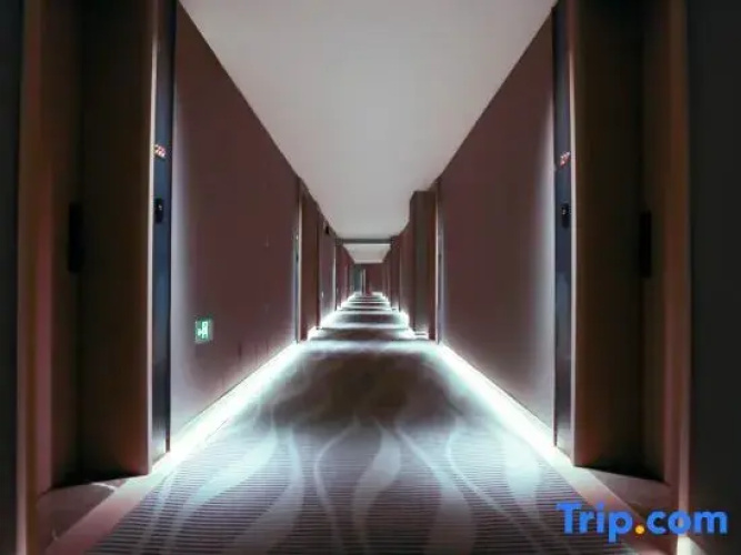 OKDAY Hotel (Shaya People's Square, Aksu)